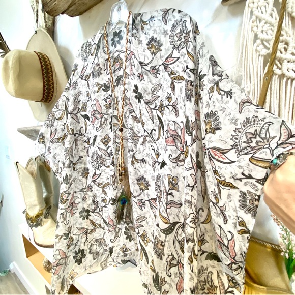 Airy & flowy sweet boho Cape w paisley / hippy/prairie/cottage core vibe - Picture 6 of 15